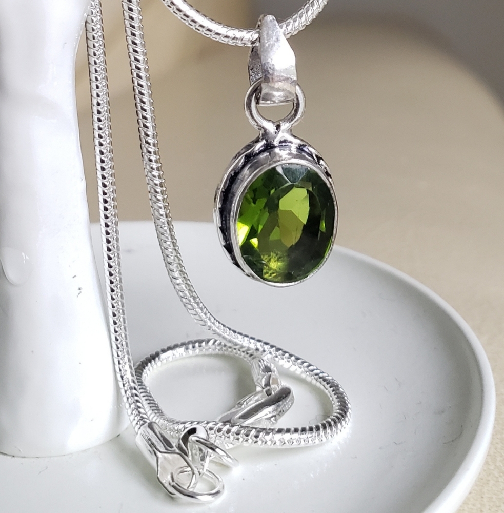 Peridot Gemstone & Silver Necklace, Beautiful Faceting, Gorgeous Green, Chain